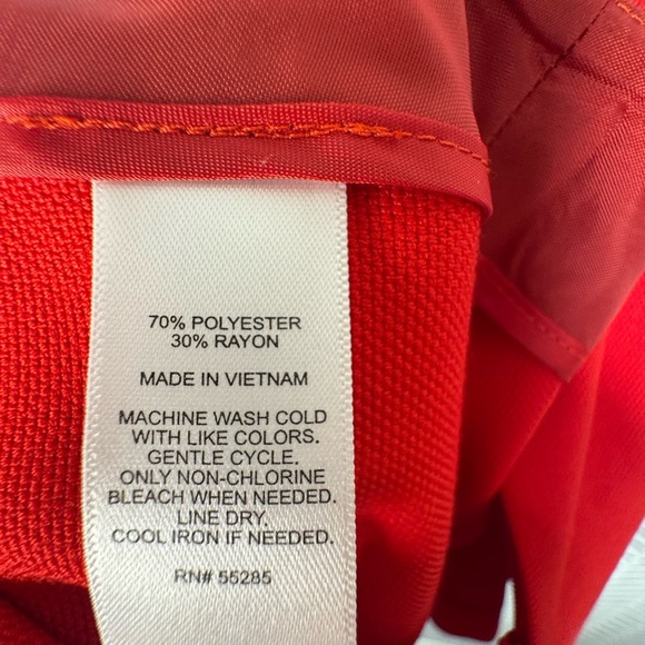 NWOT Express Large Pocket Skirt -Red Size 4 - Picture 5 of 5